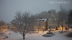 Náměstí, Hrad a Trůba