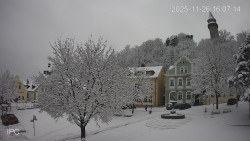 Náměstí, Hrad a Trůba