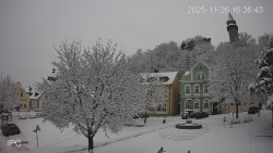 Náměstí, Hrad a Trůba