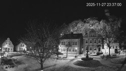 Náměstí, Hrad a Trůba