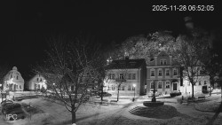 Náměstí, Hrad a Trůba