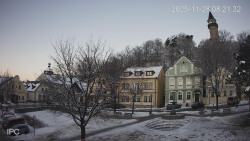 Náměstí, Hrad a Trůba