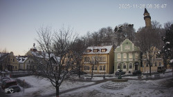 Náměstí, Hrad a Trůba