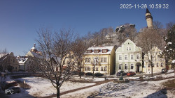 Náměstí, Hrad a Trůba