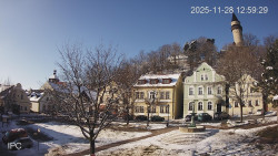 Náměstí, Hrad a Trůba