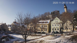 Náměstí, Hrad a Trůba