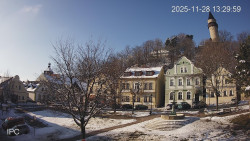 Náměstí, Hrad a Trůba