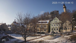 Náměstí, Hrad a Trůba