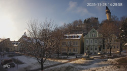 Náměstí, Hrad a Trůba