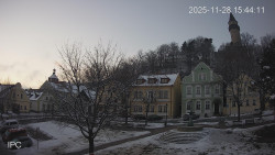 Náměstí, Hrad a Trůba