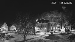 Náměstí, Hrad a Trůba