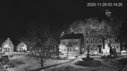 Náměstí, Hrad a Trůba