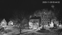 Náměstí, Hrad a Trůba