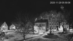 Náměstí, Hrad a Trůba