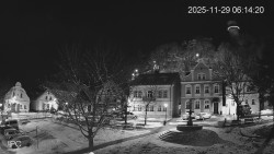 Náměstí, Hrad a Trůba