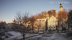 Náměstí, Hrad a Trůba