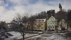 Náměstí, Hrad a Trůba