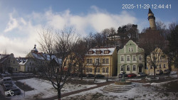 Náměstí, Hrad a Trůba