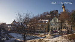 Náměstí, Hrad a Trůba