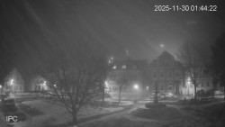 Náměstí, Hrad a Trůba