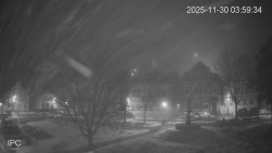 Náměstí, Hrad a Trůba