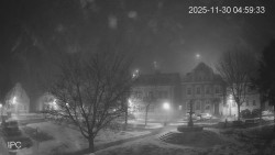 Náměstí, Hrad a Trůba