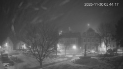 Náměstí, Hrad a Trůba