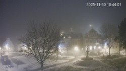 Náměstí, Hrad a Trůba