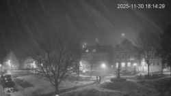 Náměstí, Hrad a Trůba