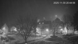 Náměstí, Hrad a Trůba