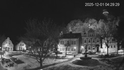 Náměstí, Hrad a Trůba