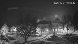 Náměstí, Hrad a Trůba