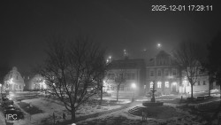 Náměstí, Hrad a Trůba