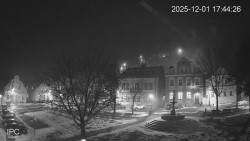 Náměstí, Hrad a Trůba