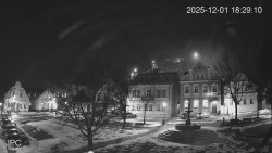 Náměstí, Hrad a Trůba