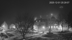 Náměstí, Hrad a Trůba