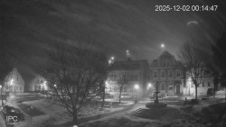 Náměstí, Hrad a Trůba