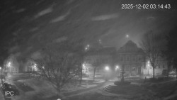 Náměstí, Hrad a Trůba