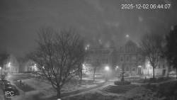 Náměstí, Hrad a Trůba