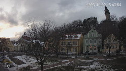 Náměstí, Hrad a Trůba