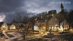 Náměstí, Hrad a Trůba