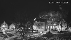 Náměstí, Hrad a Trůba