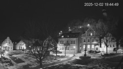 Náměstí, Hrad a Trůba