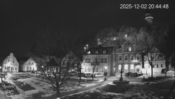 Náměstí, Hrad a Trůba