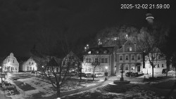 Náměstí, Hrad a Trůba