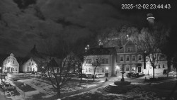 Náměstí, Hrad a Trůba