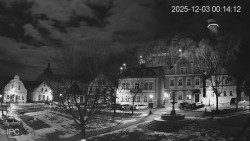 Náměstí, Hrad a Trůba