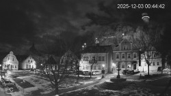 Náměstí, Hrad a Trůba