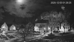 Náměstí, Hrad a Trůba