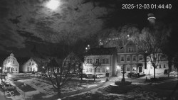 Náměstí, Hrad a Trůba